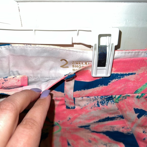 Lilly Pulitzer Callahan shorts size 2 - Picture 2 of 2